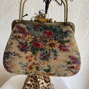 Vintage Floral Tapestry Handbag with an amazing design